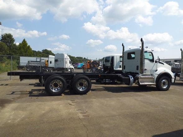 2026 Kenworth T880 image 2