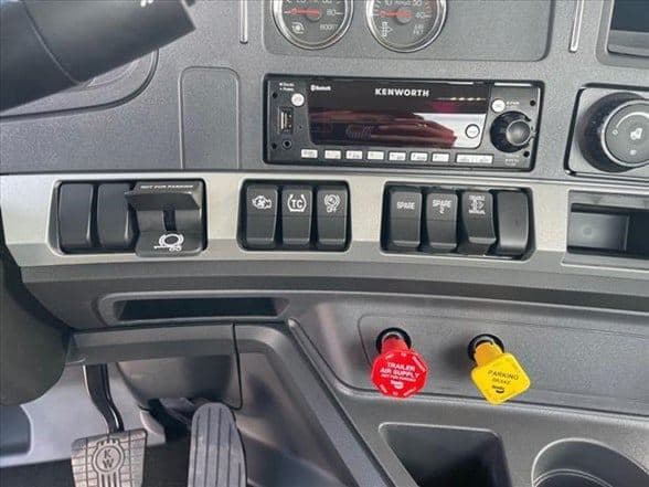 2025 Kenworth T880 image 24