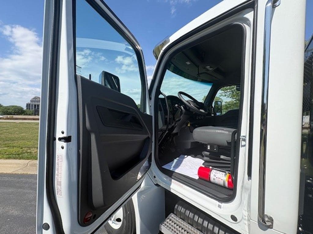 New 2027 KENWORTH T280 image 19