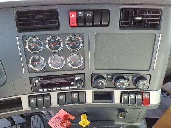 2026 Kenworth T880 image 16