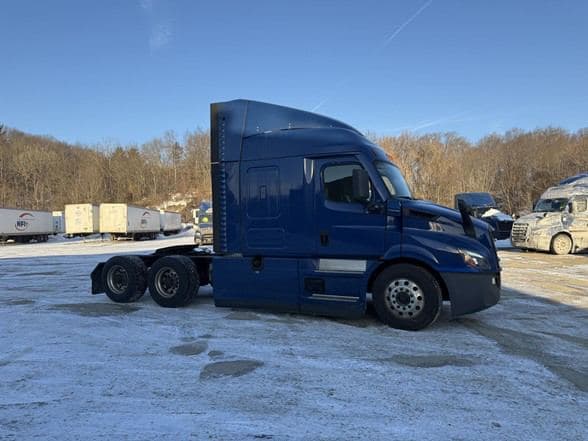 2021 FREIGHTLINER CASCADIA 116 TNF111218 Web image 1