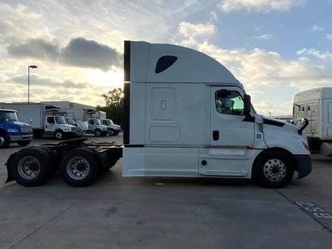 2020 Freightliner Cascadia image 17