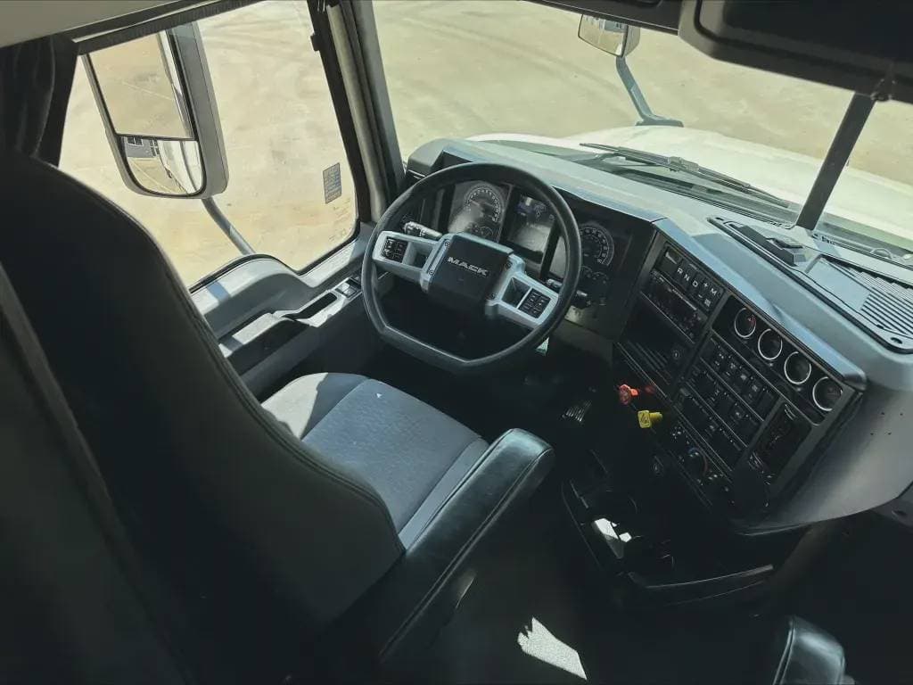 Used 2023 MACK Conventional - Sleeper Truck image 10