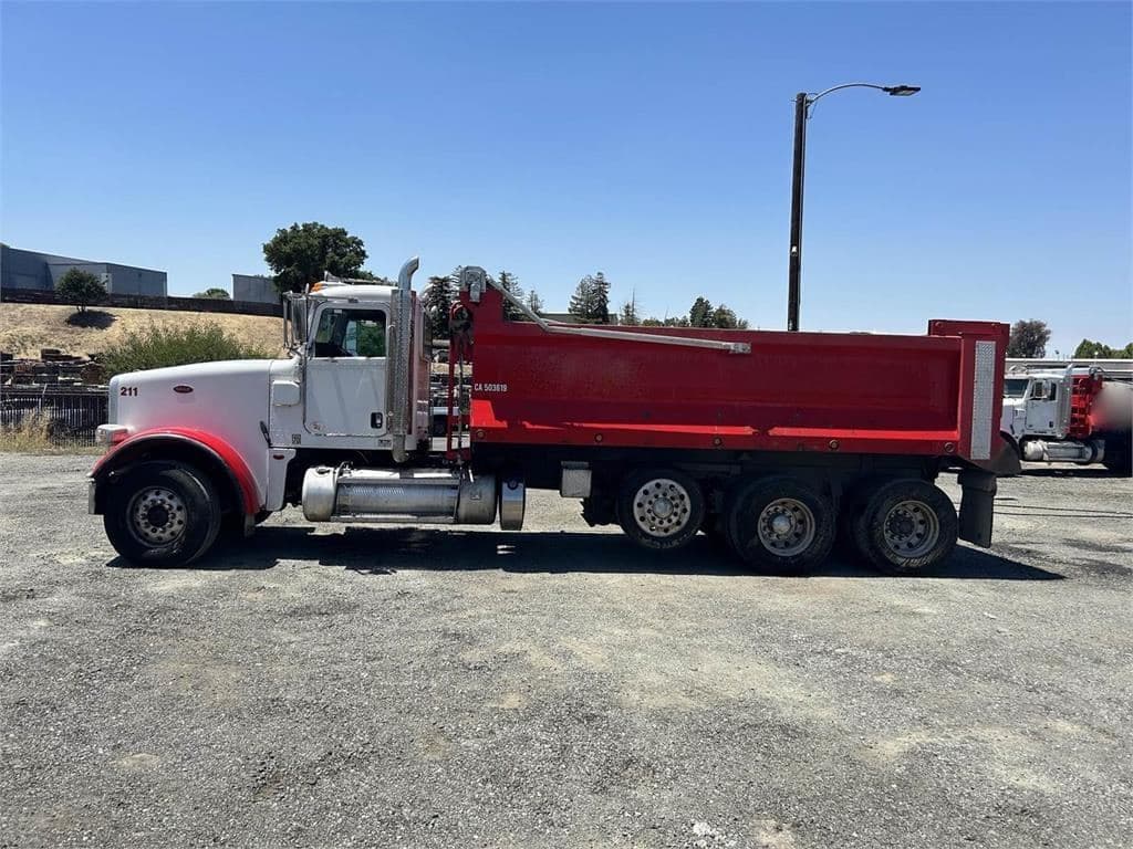 2019 Peterbilt 367 image 2