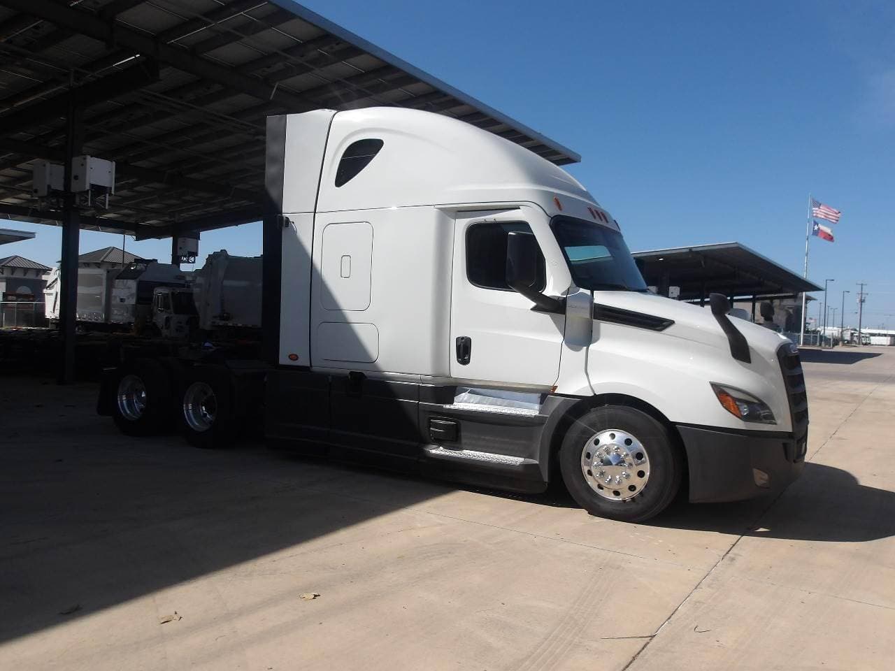 2022 Freightliner Cascadia 126 Sleeper Semi Truck - 72" Double Bunk, Detroit 400HP, Automatic image 3
