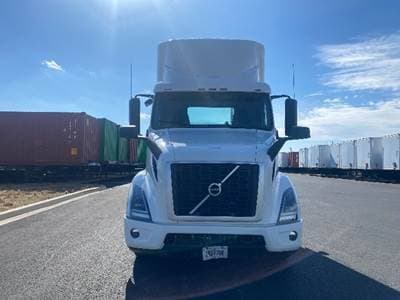2020 Volvo VNR image 2