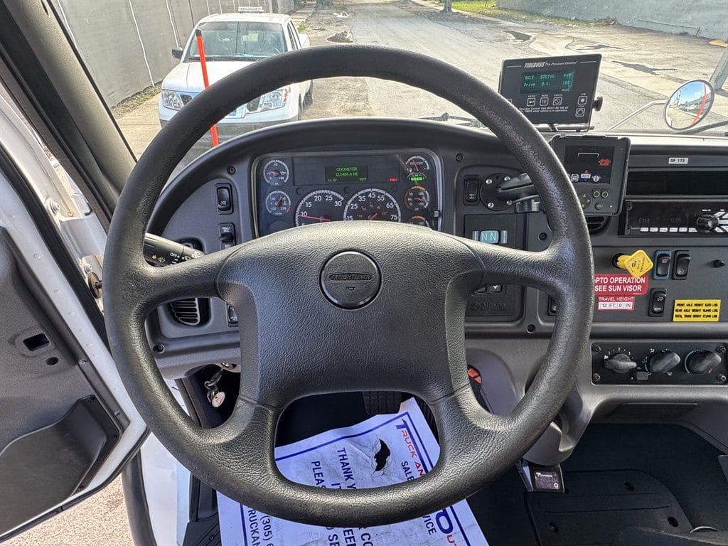2018 Freightliner M2-106 image 77