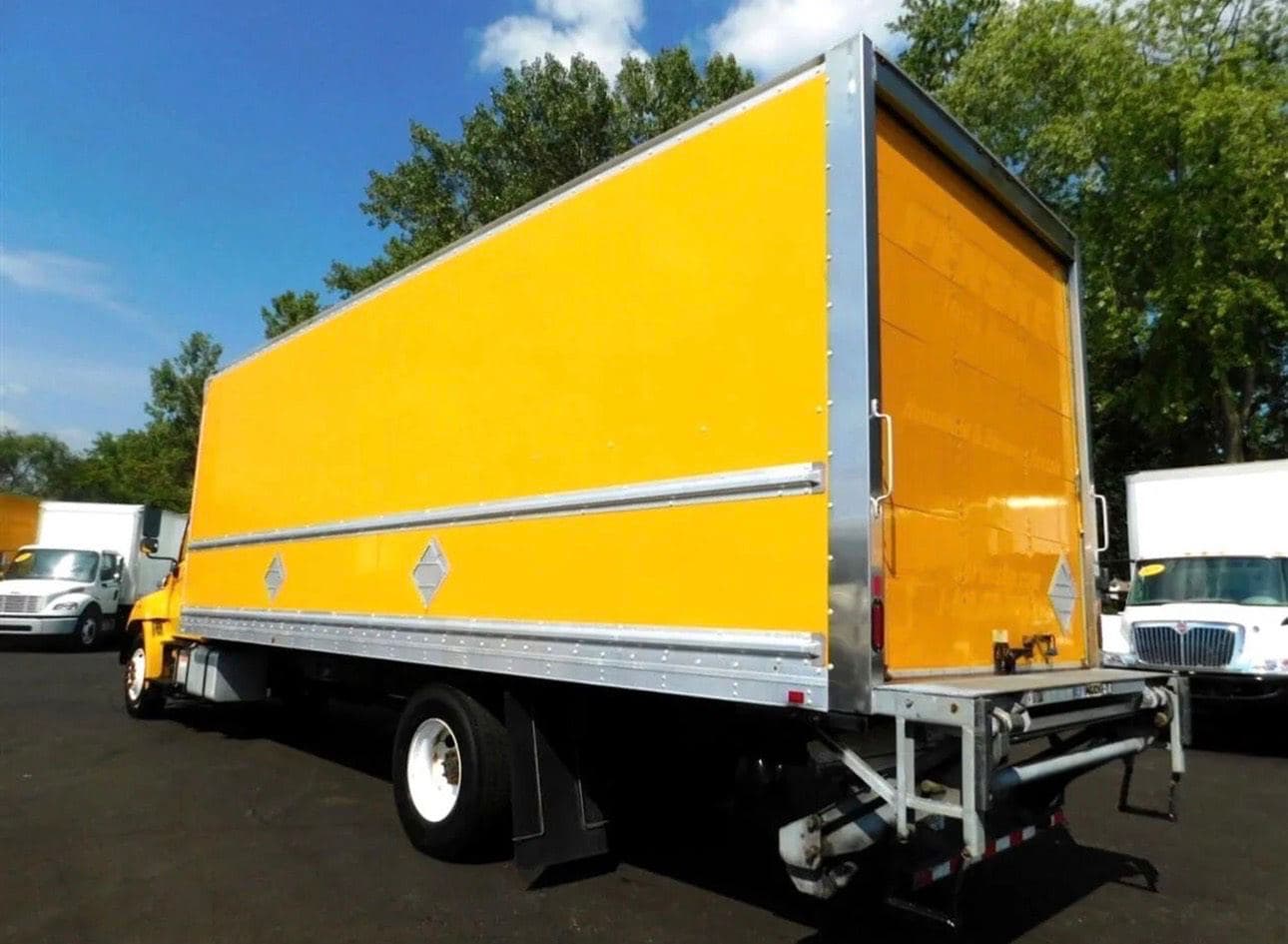 2018 Hino Conventional Type Truck image 2