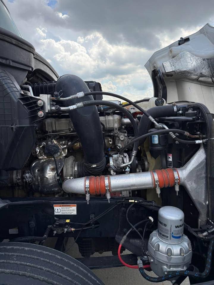 2022 Freightliner Cascadia 126 image 6