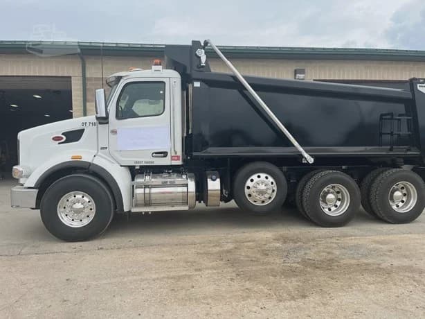 2025 Peterbilt 567