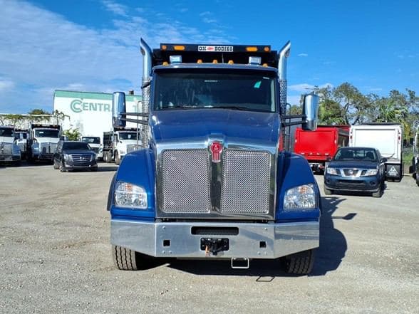 2026 Kenworth T880 image 2