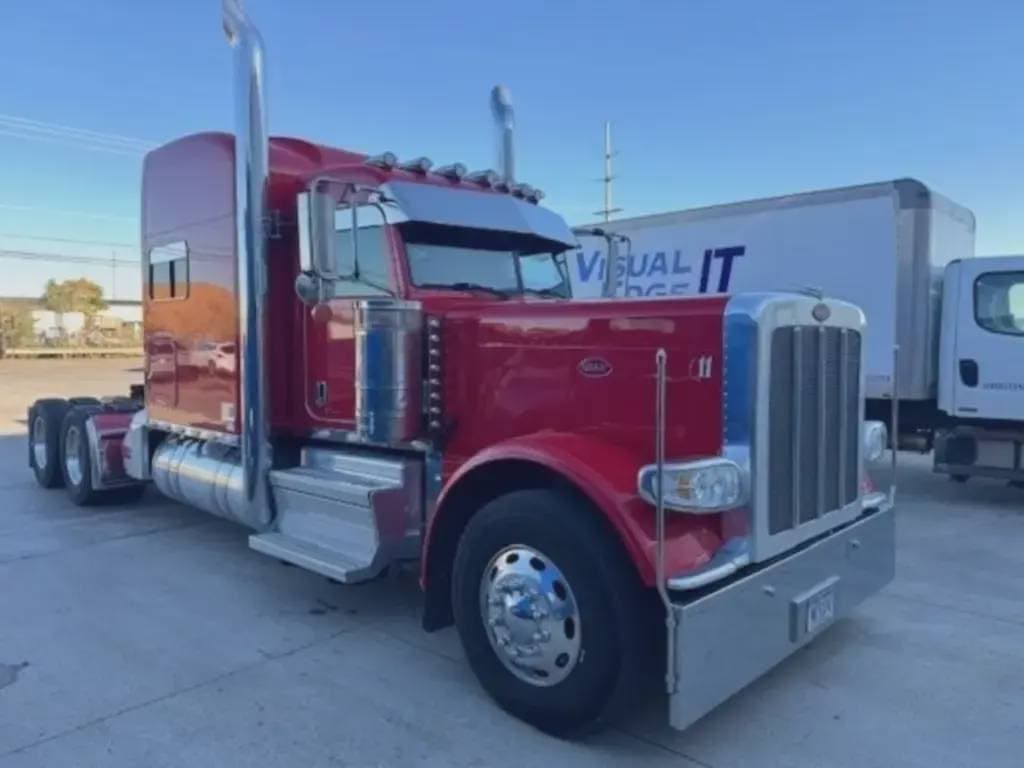 2022 Peterbilt 389 image 1