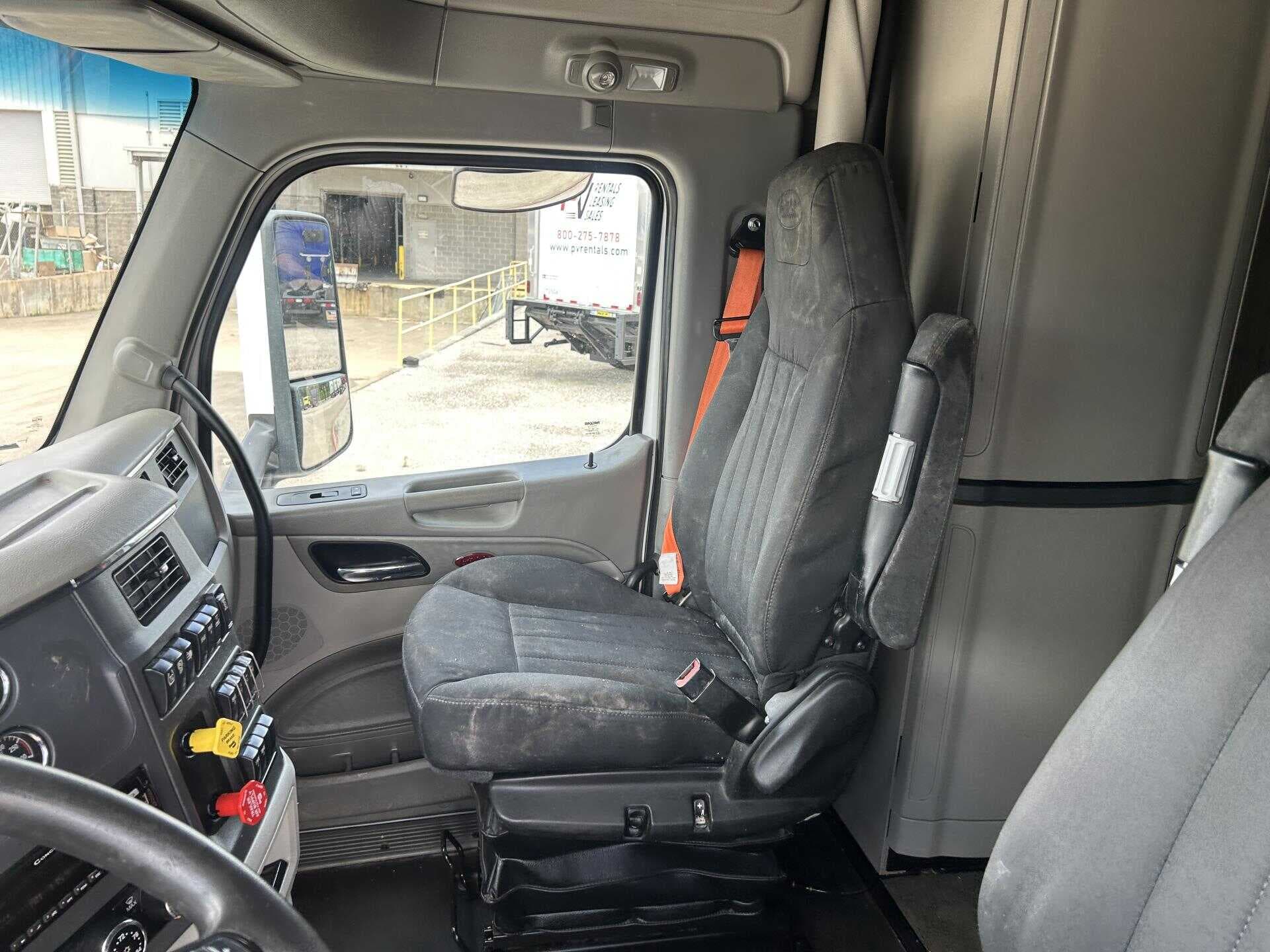 2020 Peterbilt 579 image 21