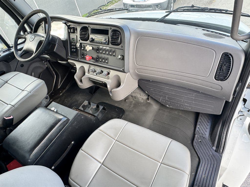 2014 Freightliner M2 106 image 54