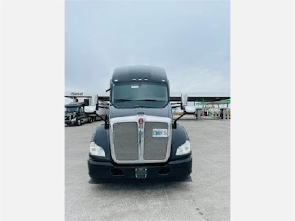 2019 Kenworth T680 image 1