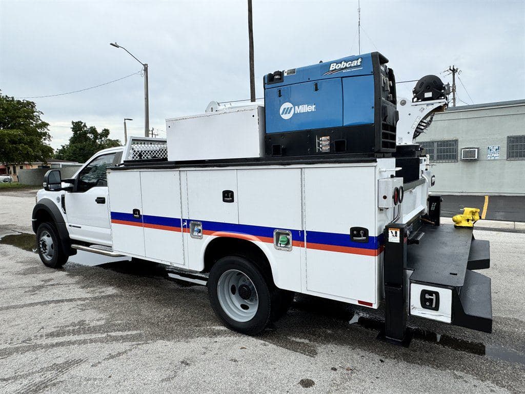 2017 Ford F550 image 9