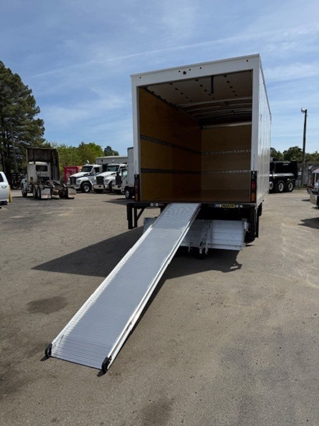 New 2025 ISUZU NRR image 6