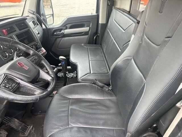 2024 Kenworth T880 image 6