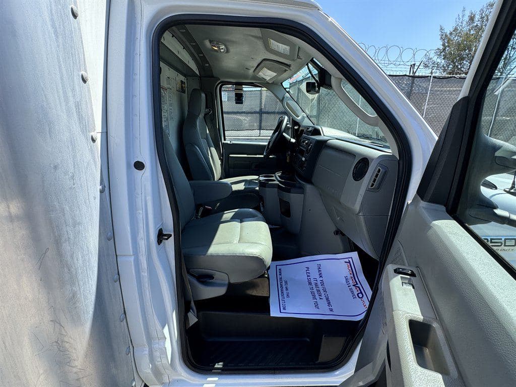 2022 Ford Commercial Vans image 35