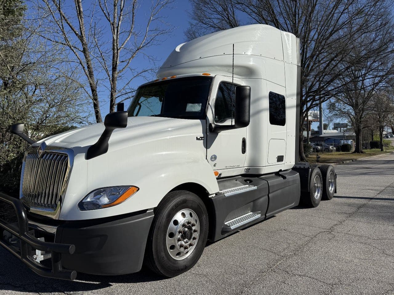 2018 International LT625 image 4