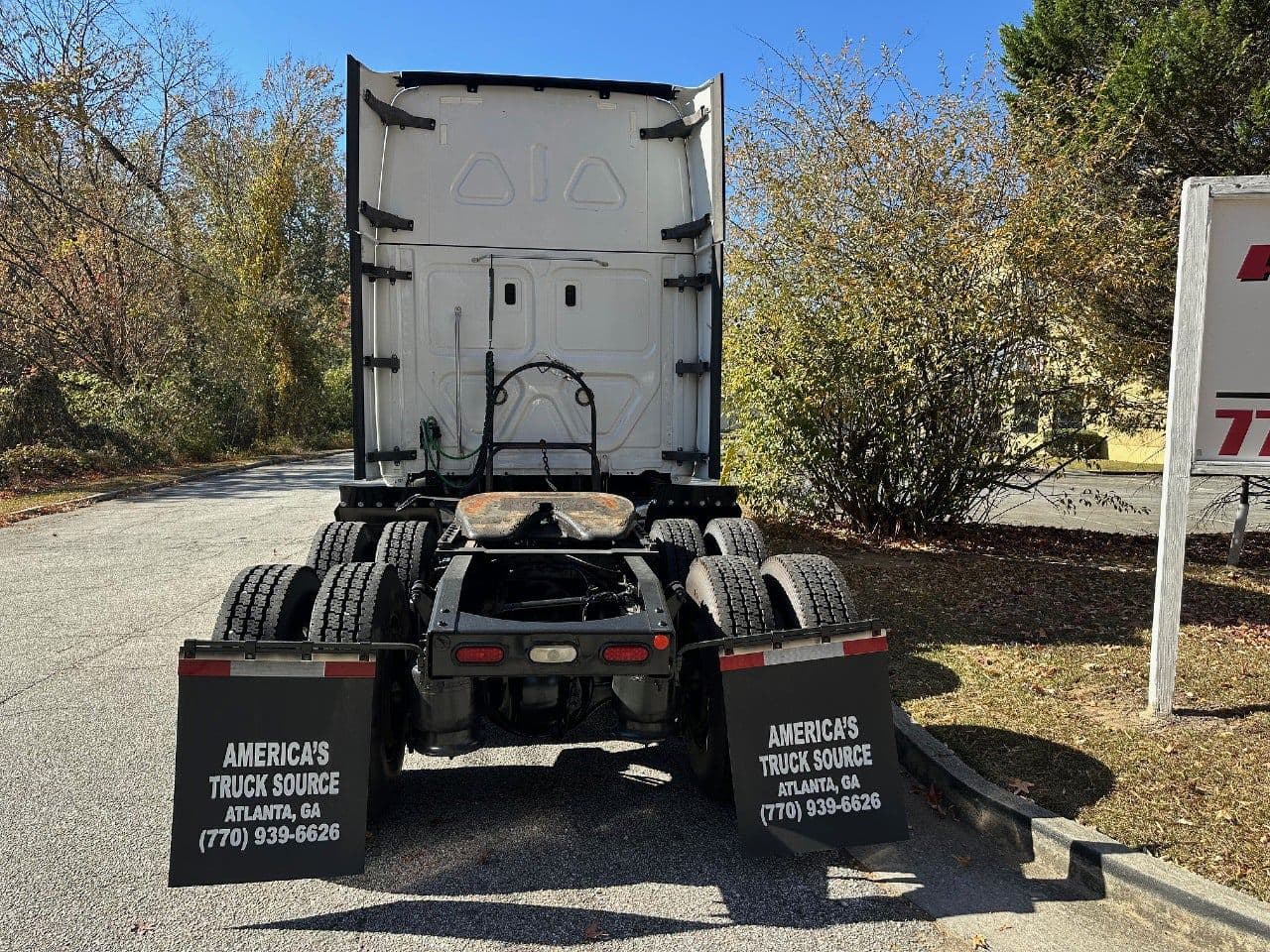2019 Freightliner Cascadia 126 image 4