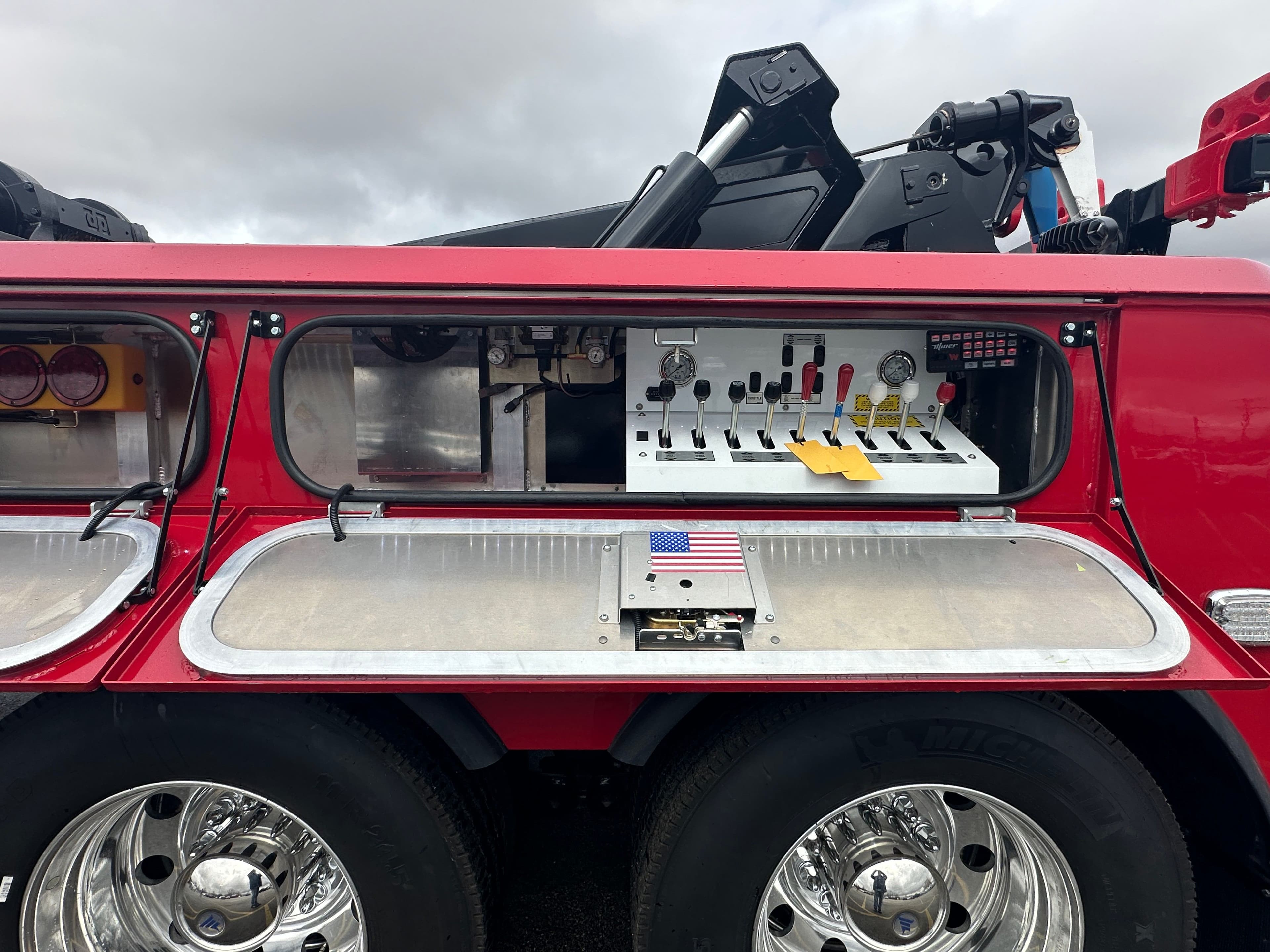 2025 Kenworth T880 with a Century 5130 image 21