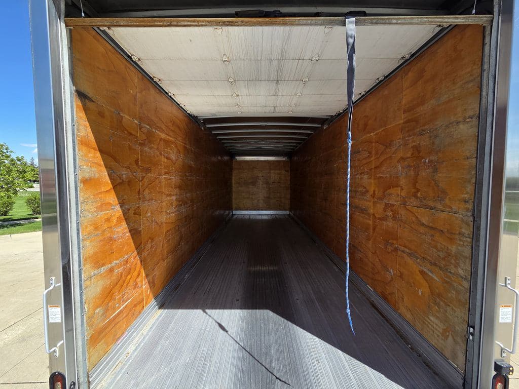 Used 2020 PETERBILT 330 image 19