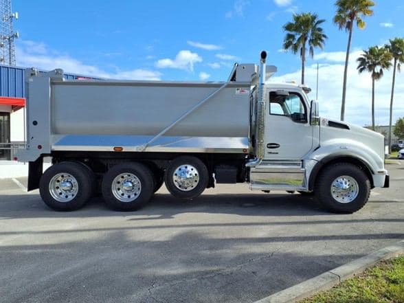 2025 Kenworth T880 image 8