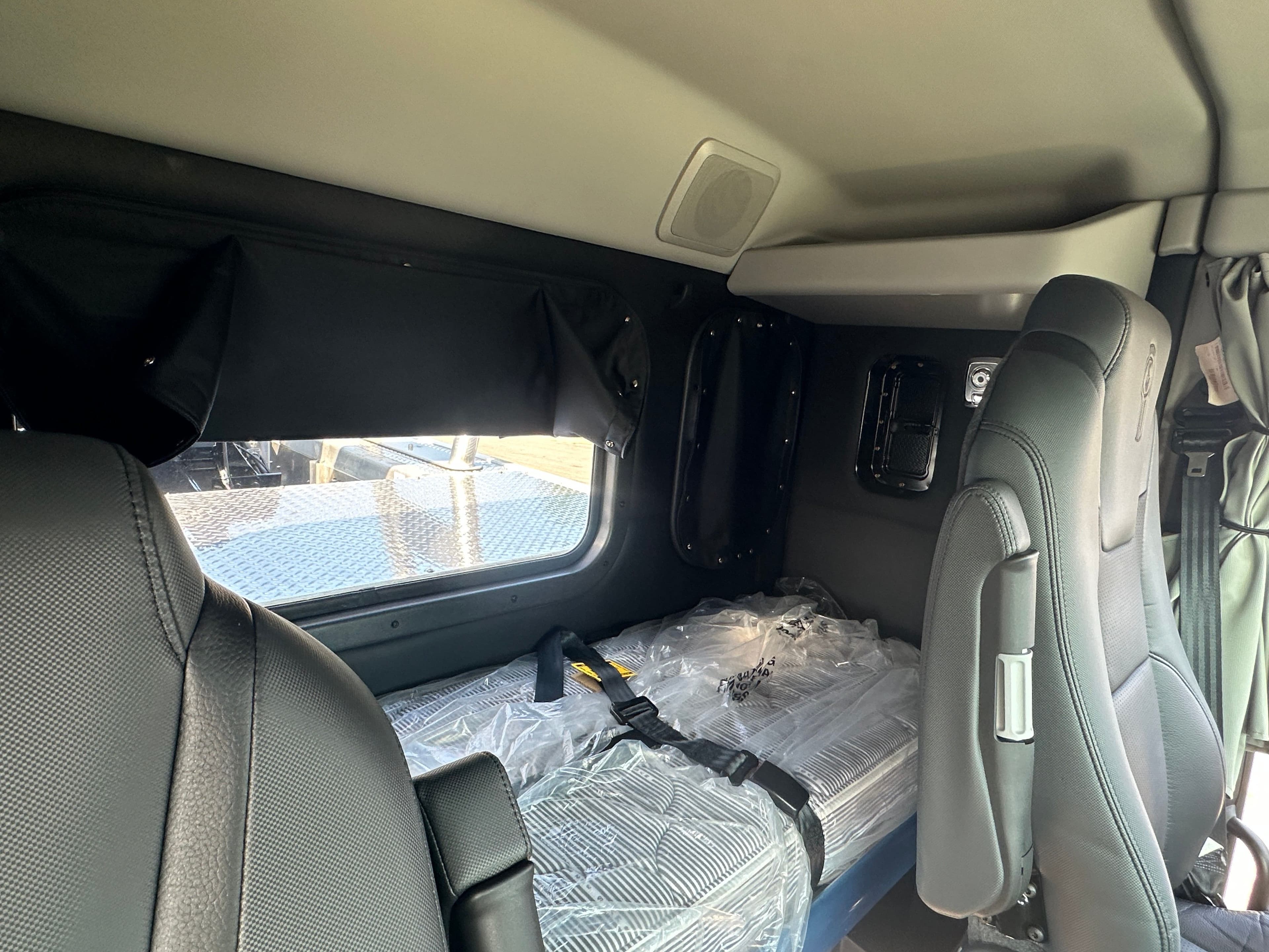 2025 Kenworth T880 WITH A CENTURY 9055XL image 14