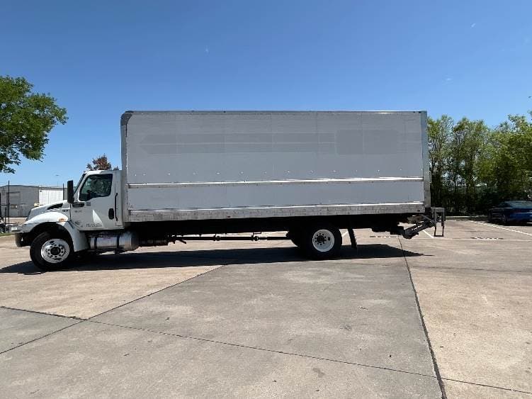 2022 International MV607 Box Truck - 220HP, 6 Speed Automatic, Roll up Door image 4