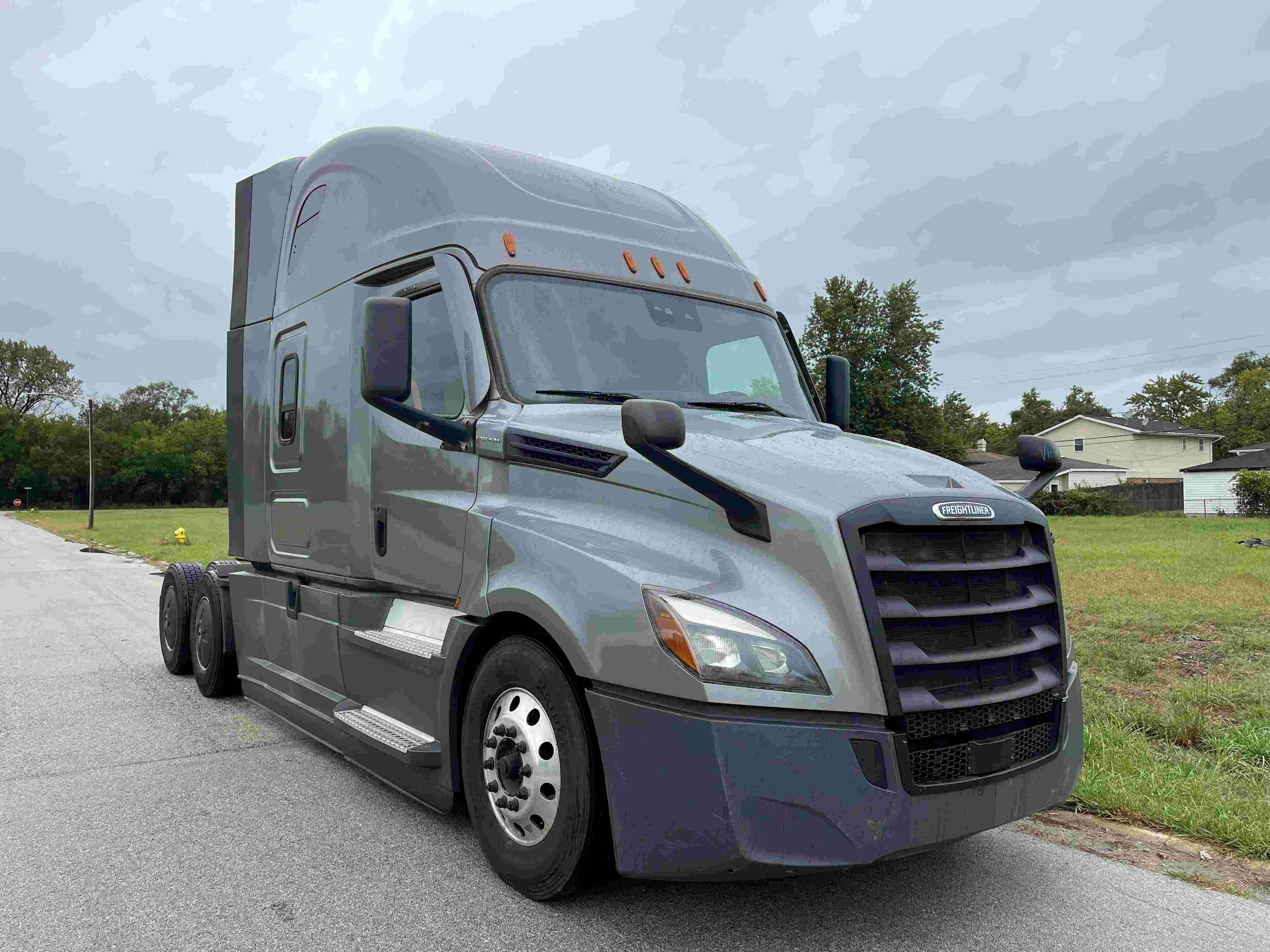 2021 Freightliner Cascadia 126 image 3