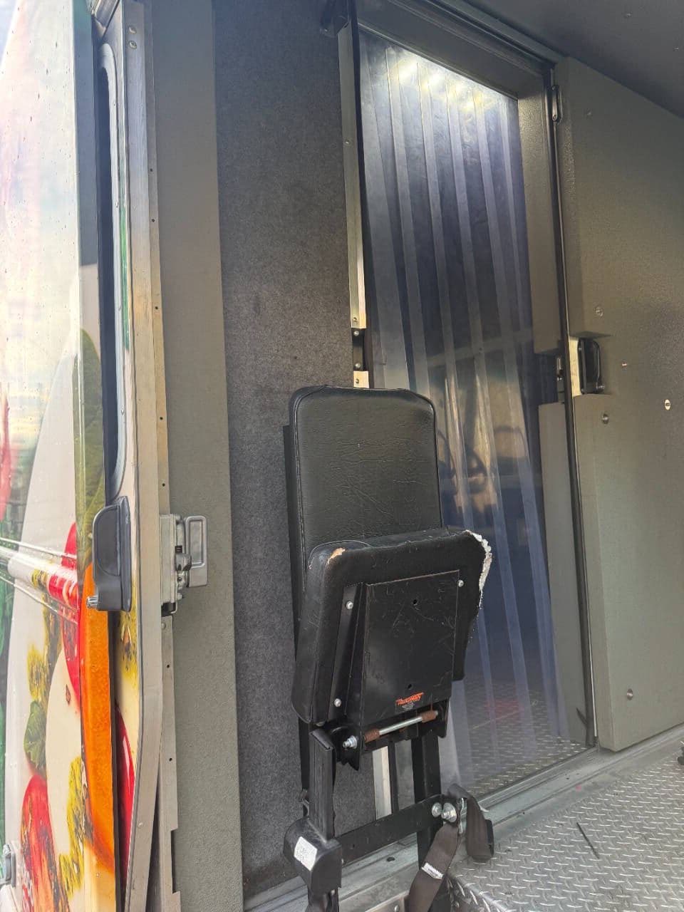 2018 Freightliner MT45 image 11