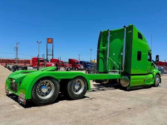 2020 Peterbilt 579 image 9