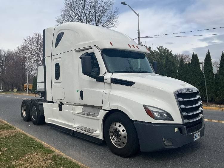 2023 Freightliner Cascadia 126 image 1