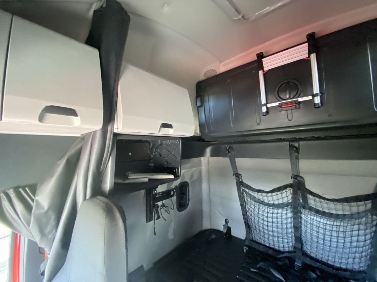 2021 Freightliner Cascadia image 14