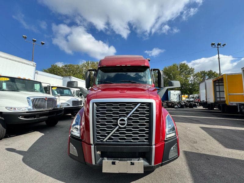 2021 Volvo VNL image 2