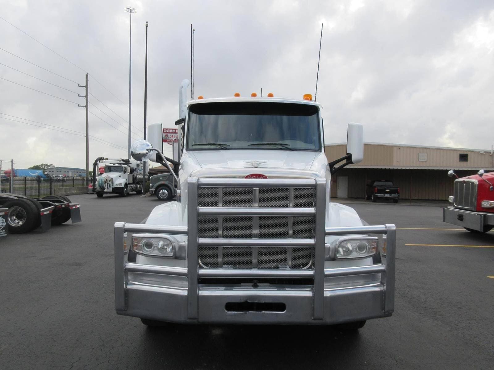 2019 Peterbilt 567 image 1