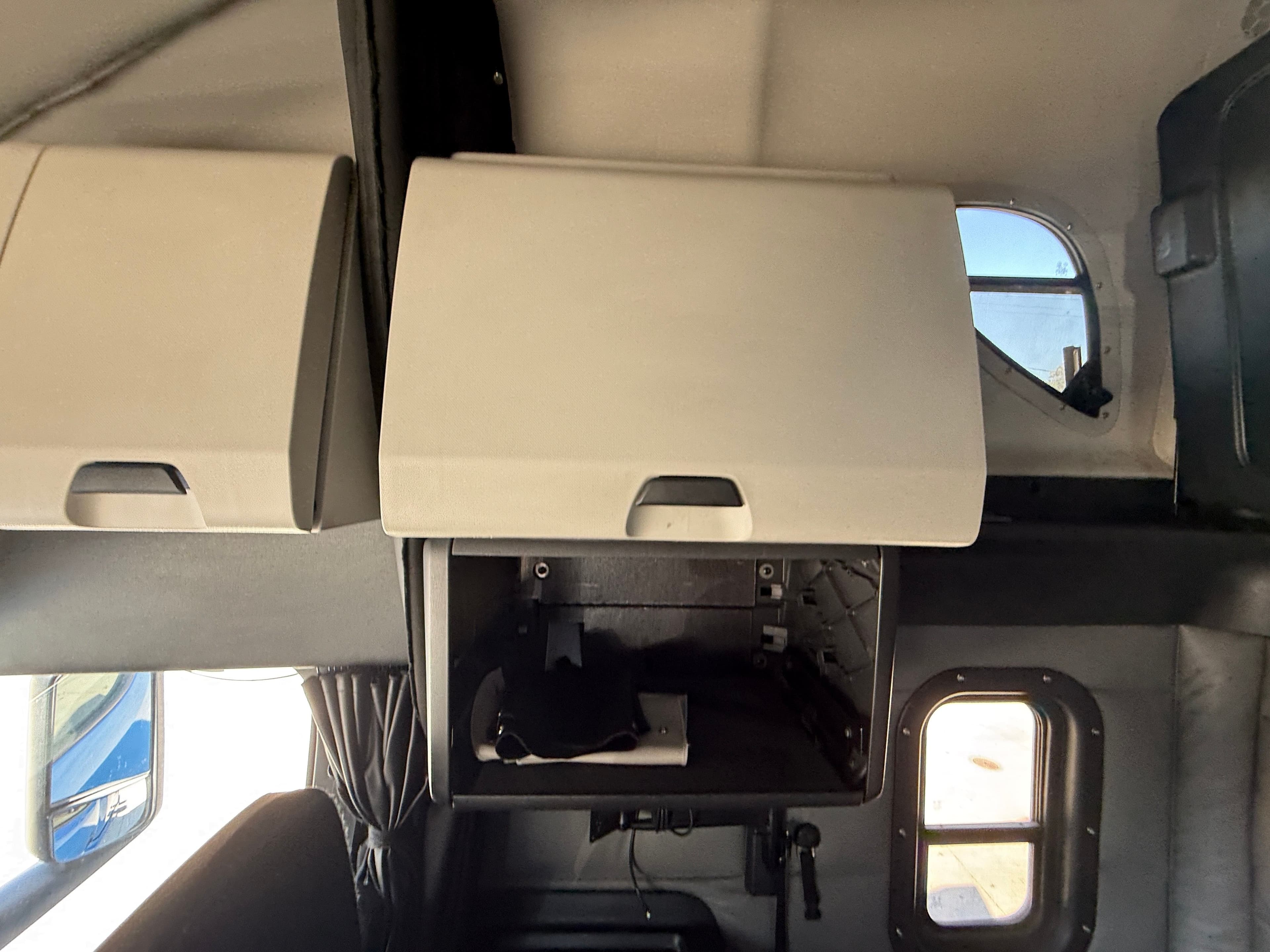 2022 Freightliner Cascadia 126 image 30