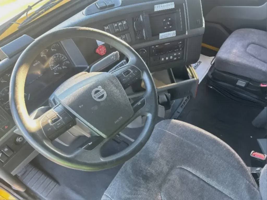 2022 Volvo VNL image 7