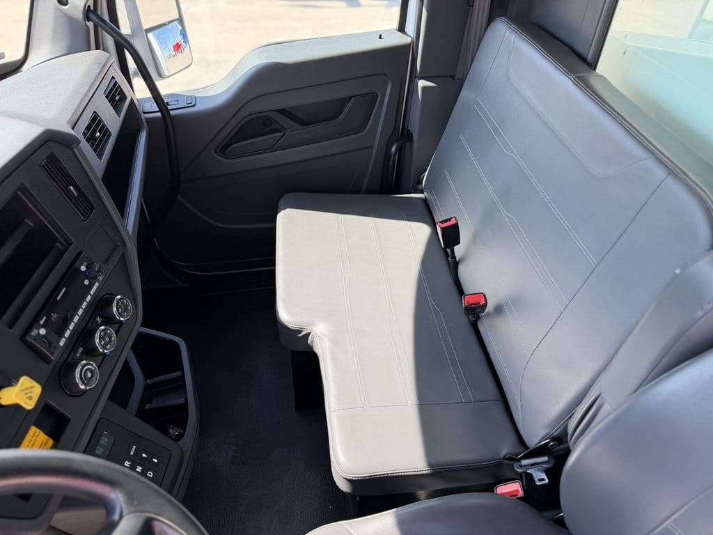 Used 2024 KENWORTH T280 image 9