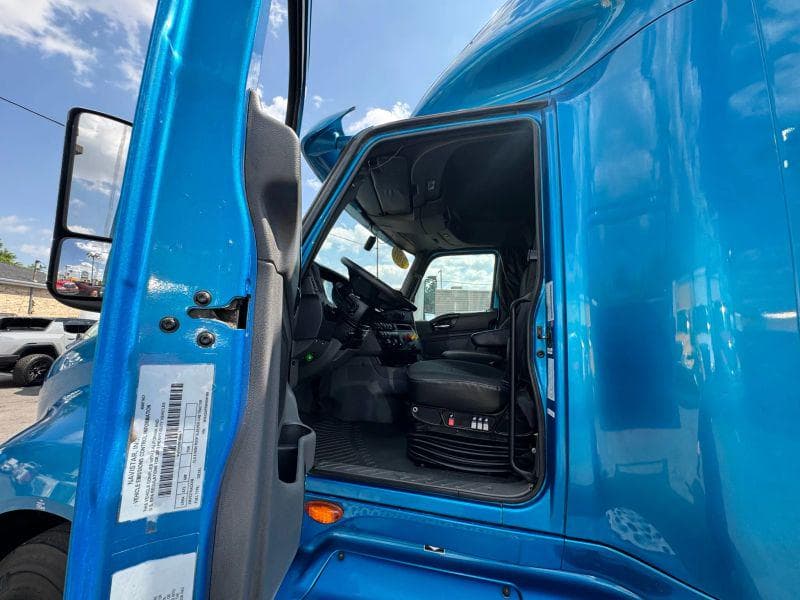 2019 International 1652 image 11