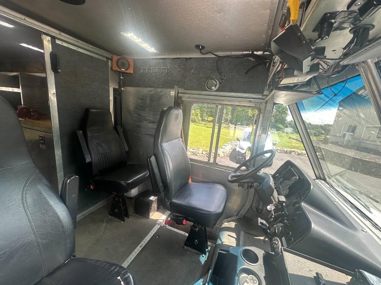 2016 Freightliner MT45 image 37