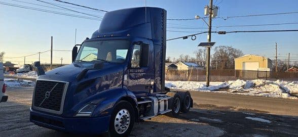 2020 VOLVO VNR42T300 TNF203027 Web image 2