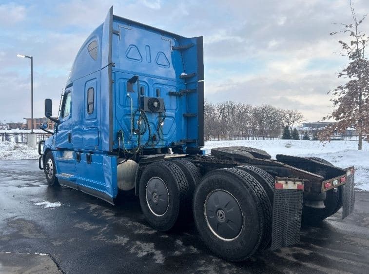 2020 Freightliner Cascadia 126 image 12