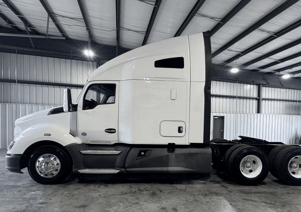2020 Kenworth T680 image 1