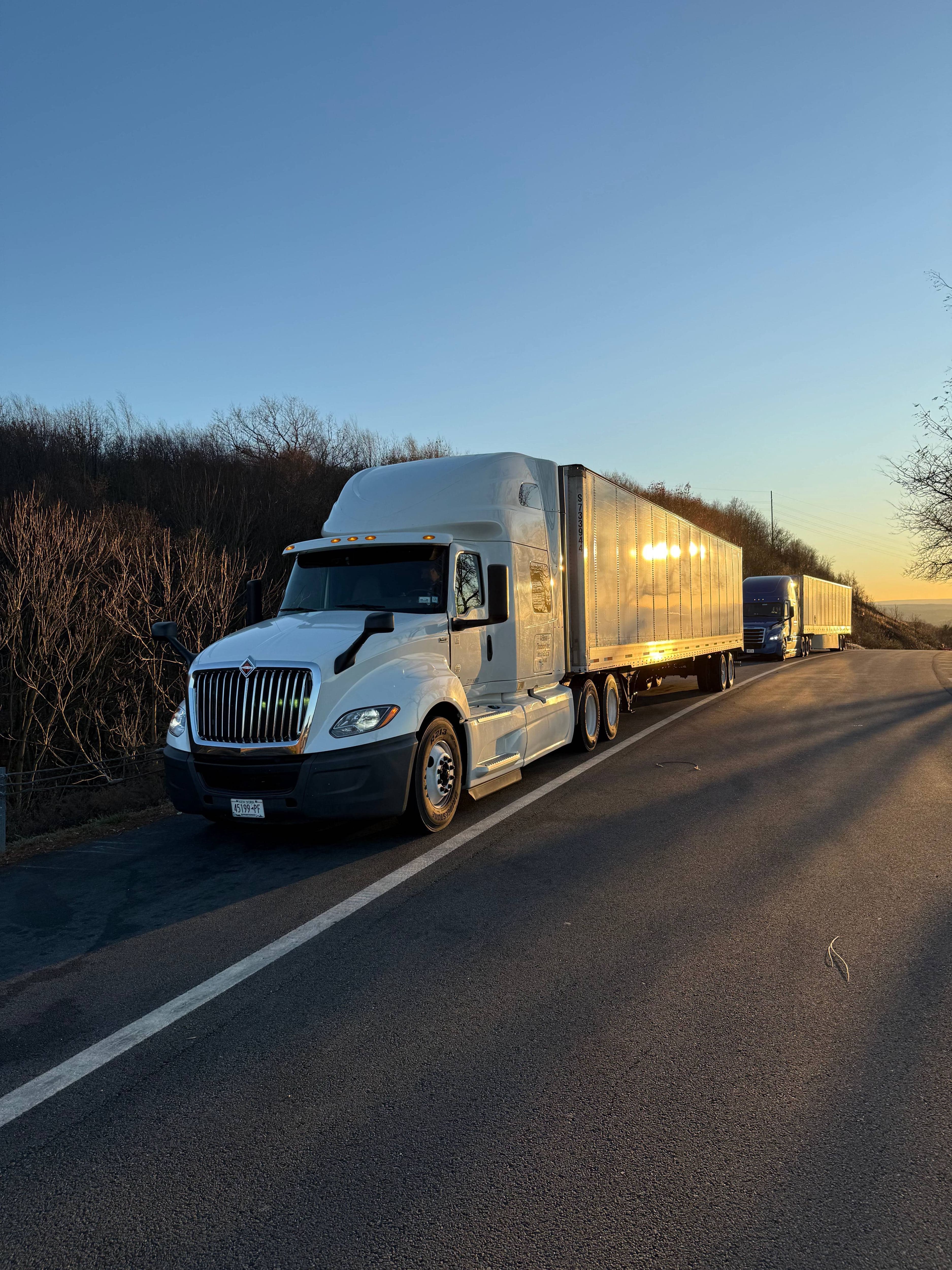 2019 International LT625 image 14