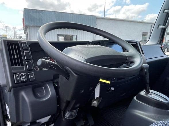 2025 Isuzu NRR image 8