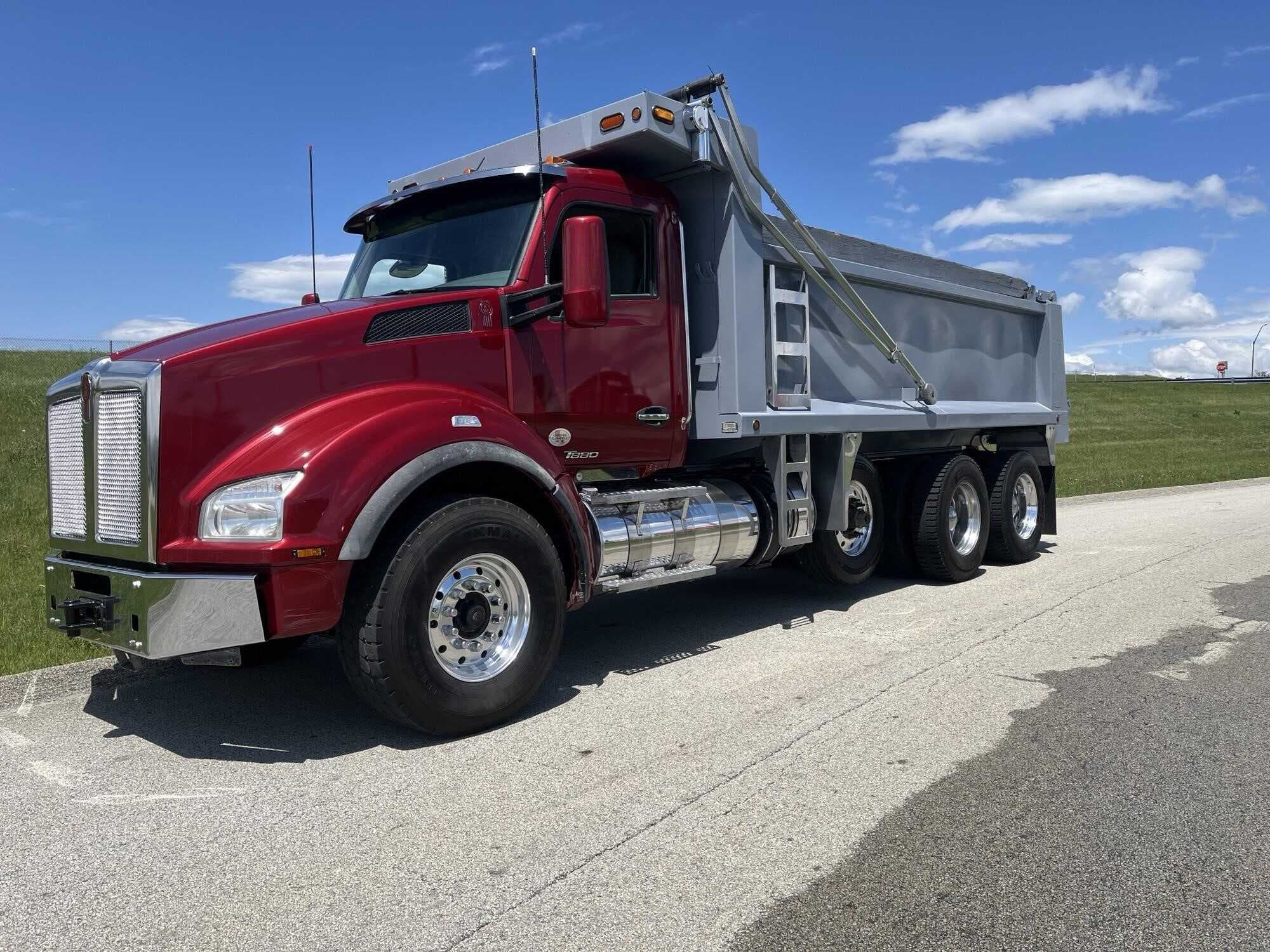 2019 Kenworth T880 image 1