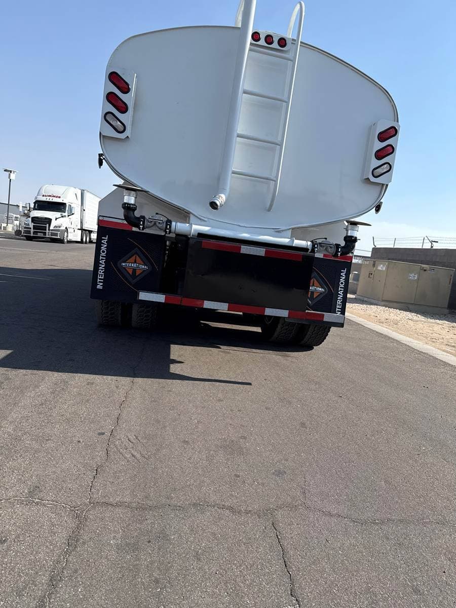 2017 International LF687 image 4