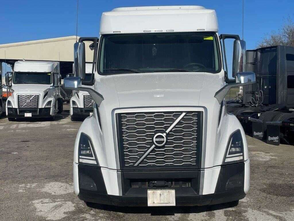 2020 Volvo VNL image 2